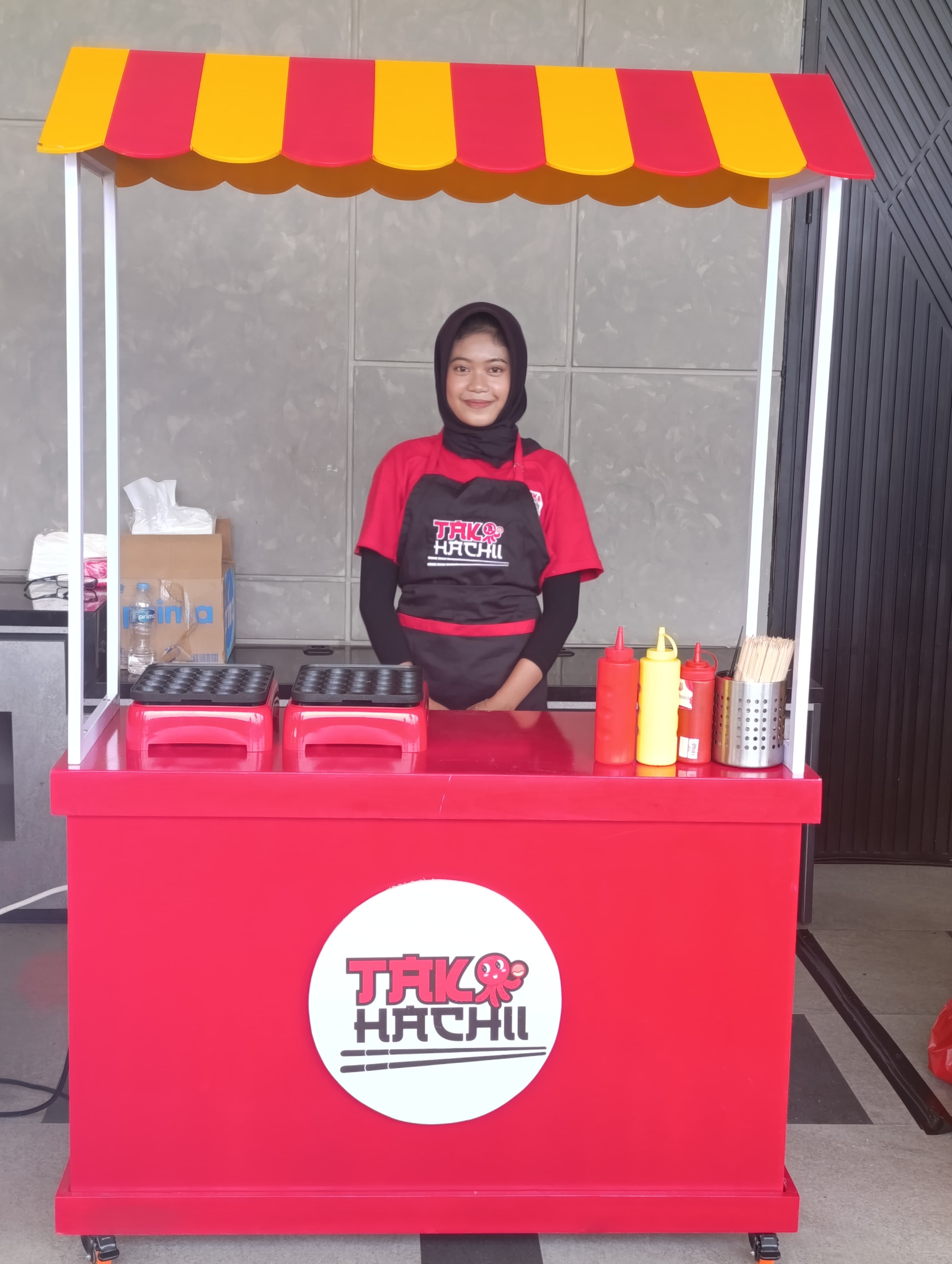 Gerobak merah Tako Hachii
